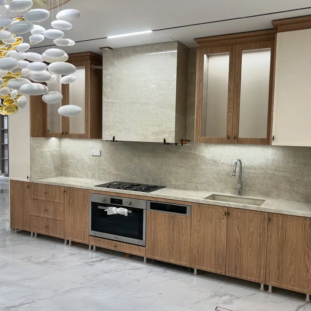 Màu be trung tính rất phù hợp để ốp bếp 