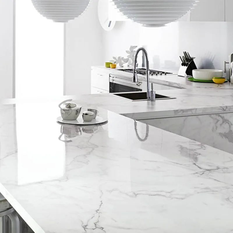 Màu trắng vân mây rất được ưa chuộng trong ốp bếp